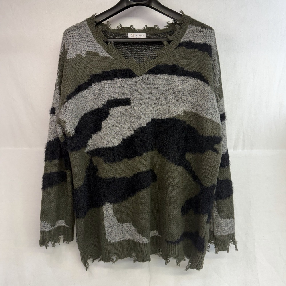CY Fashion Camo Relaxed Fit Sweater Green Black 2X Soft Textured Fringe Distress